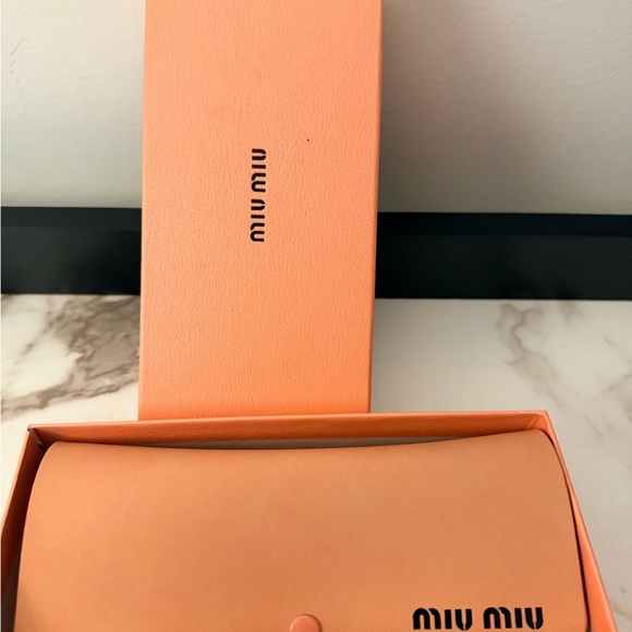 Miu Miu Green Logo-Accent Women\'s Sunglasses BRAND NEW